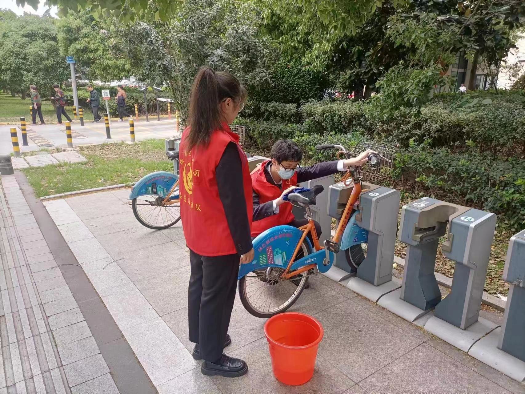 民泰银行北仑支行开展“青扬五四&middot;服务甬城”志愿服务活动