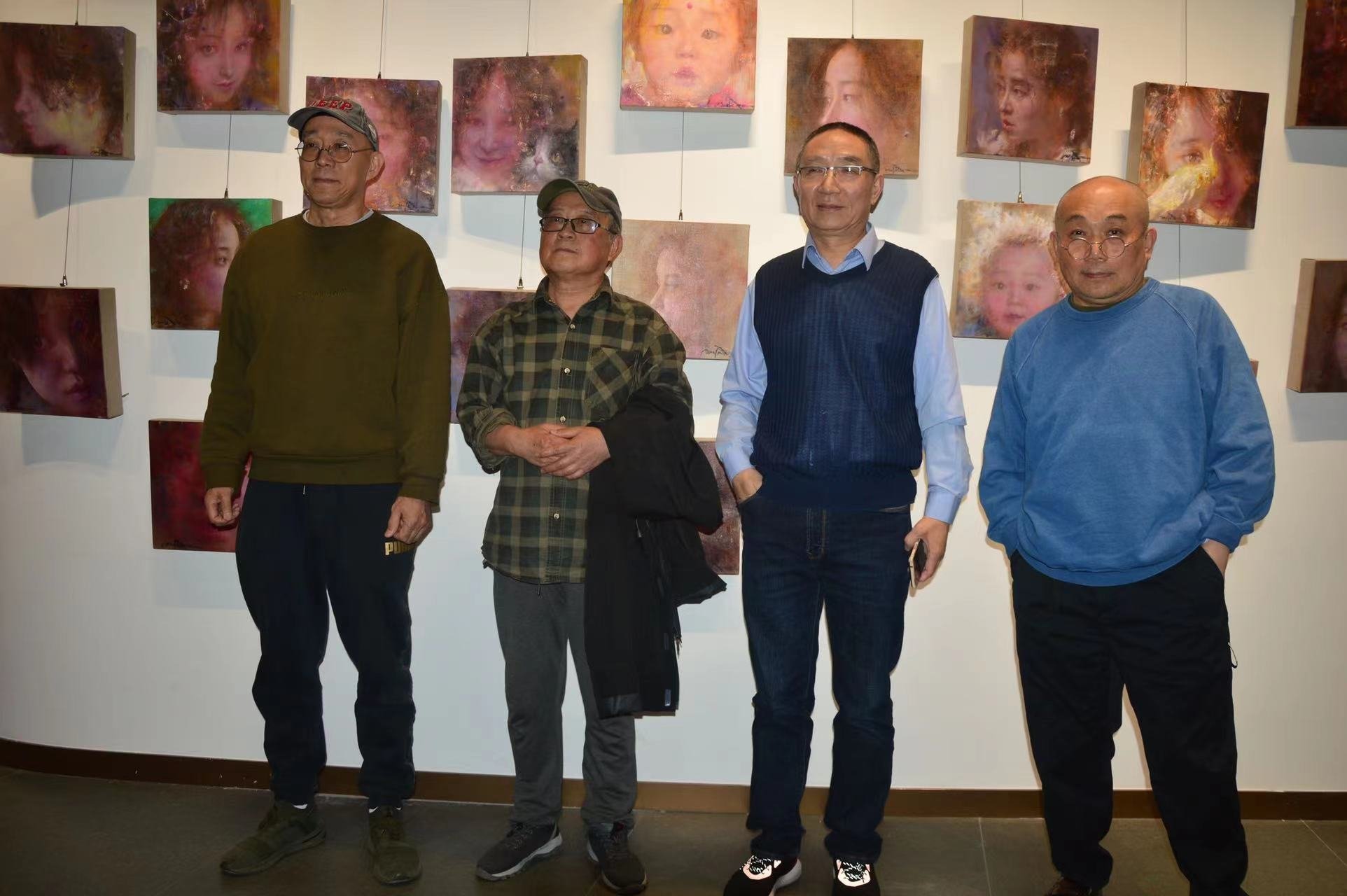 参展画家（从左至右）魏鲁安、陈少立、陶咏、邢健健