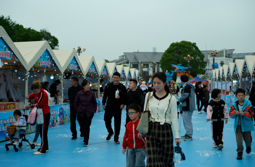 五一假期江西旅游火爆 南昌各景区现“人从众”