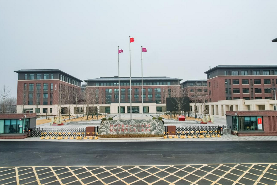 郑州市第五十六高级中学:三尺讲台天地宽,一寸丹心育桃李