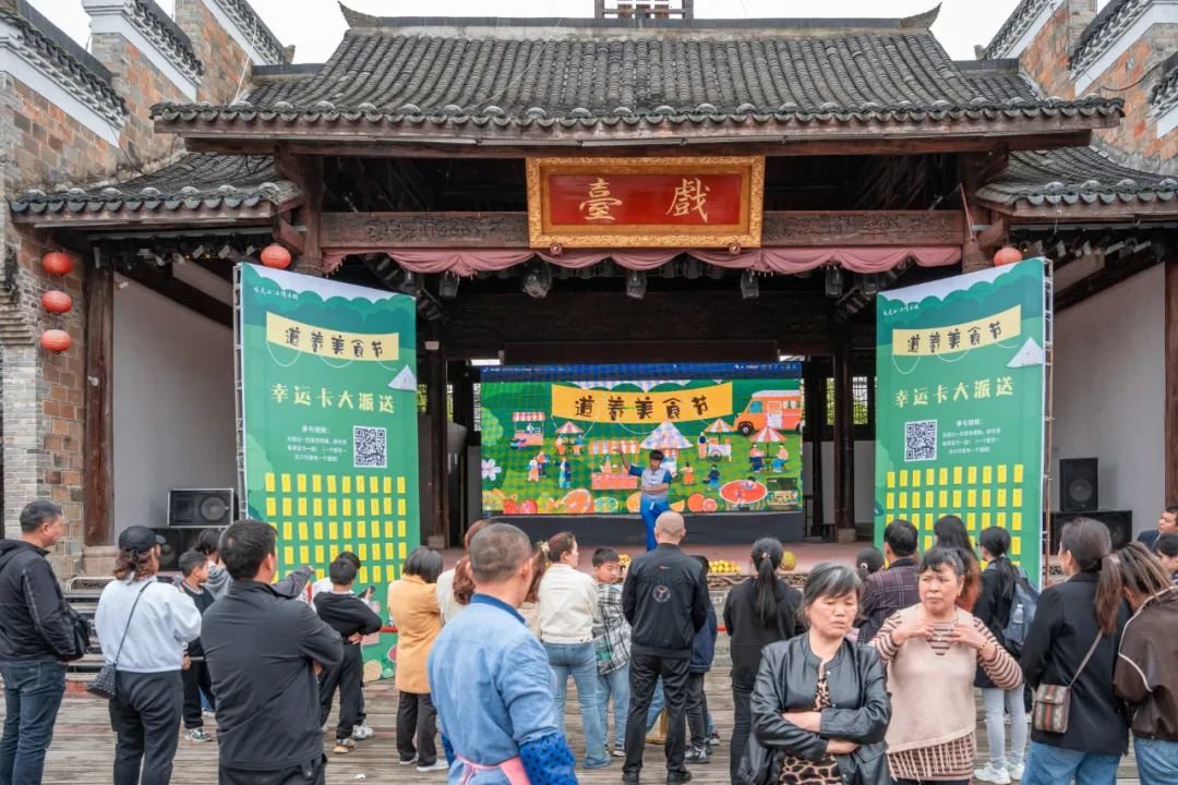 五一假期江西旅游火爆 南昌各景区现“人从众”