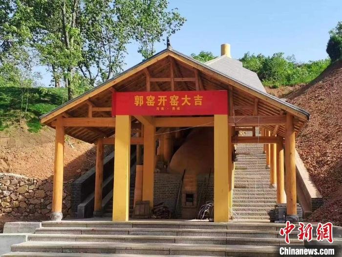 图为郭窑开窑。　商城县委宣传部供图