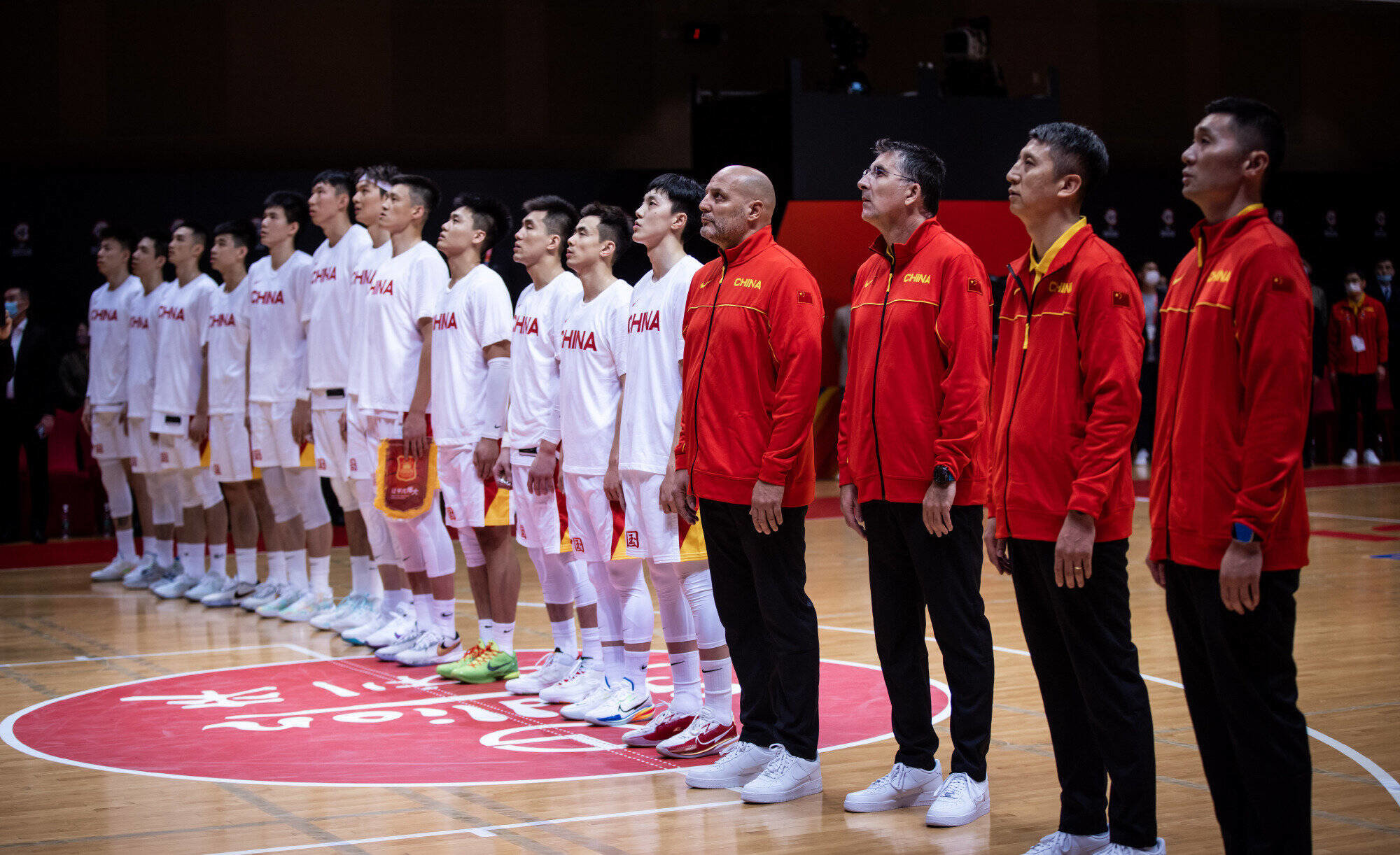 中国男篮积极备战篮球世界杯，强敌尽出此次出线不容乐观_中国队