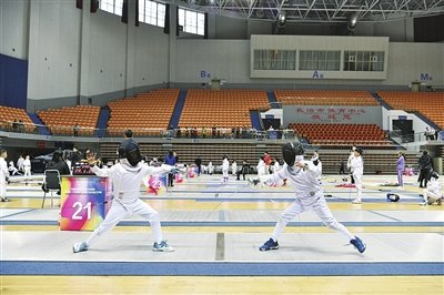 图为比赛现场（记者 田雨 摄）