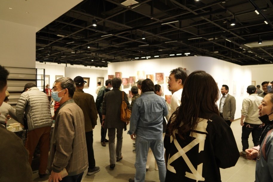 展厅内人头攒动