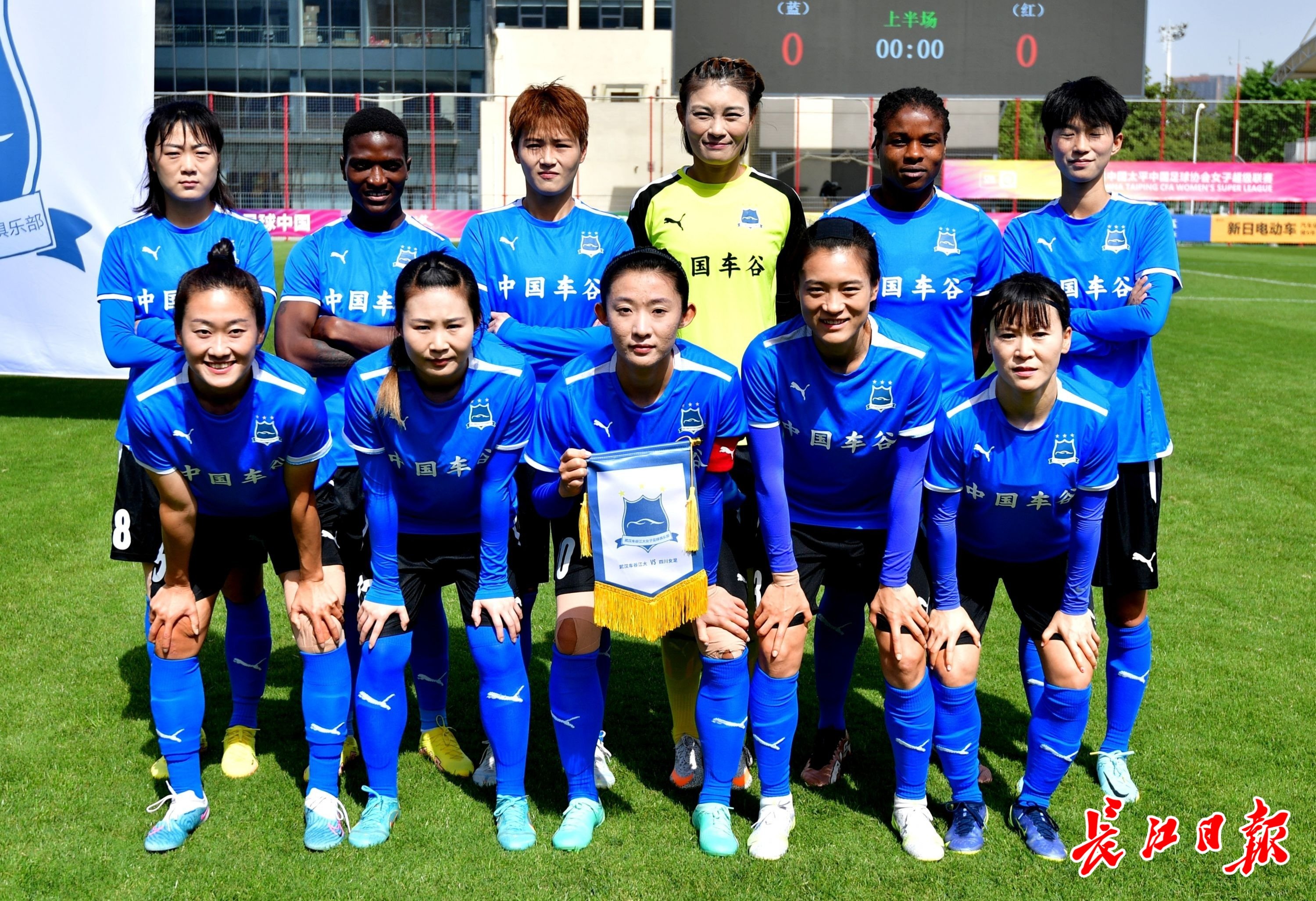 江大女足首发球员。记者喻志勇 摄