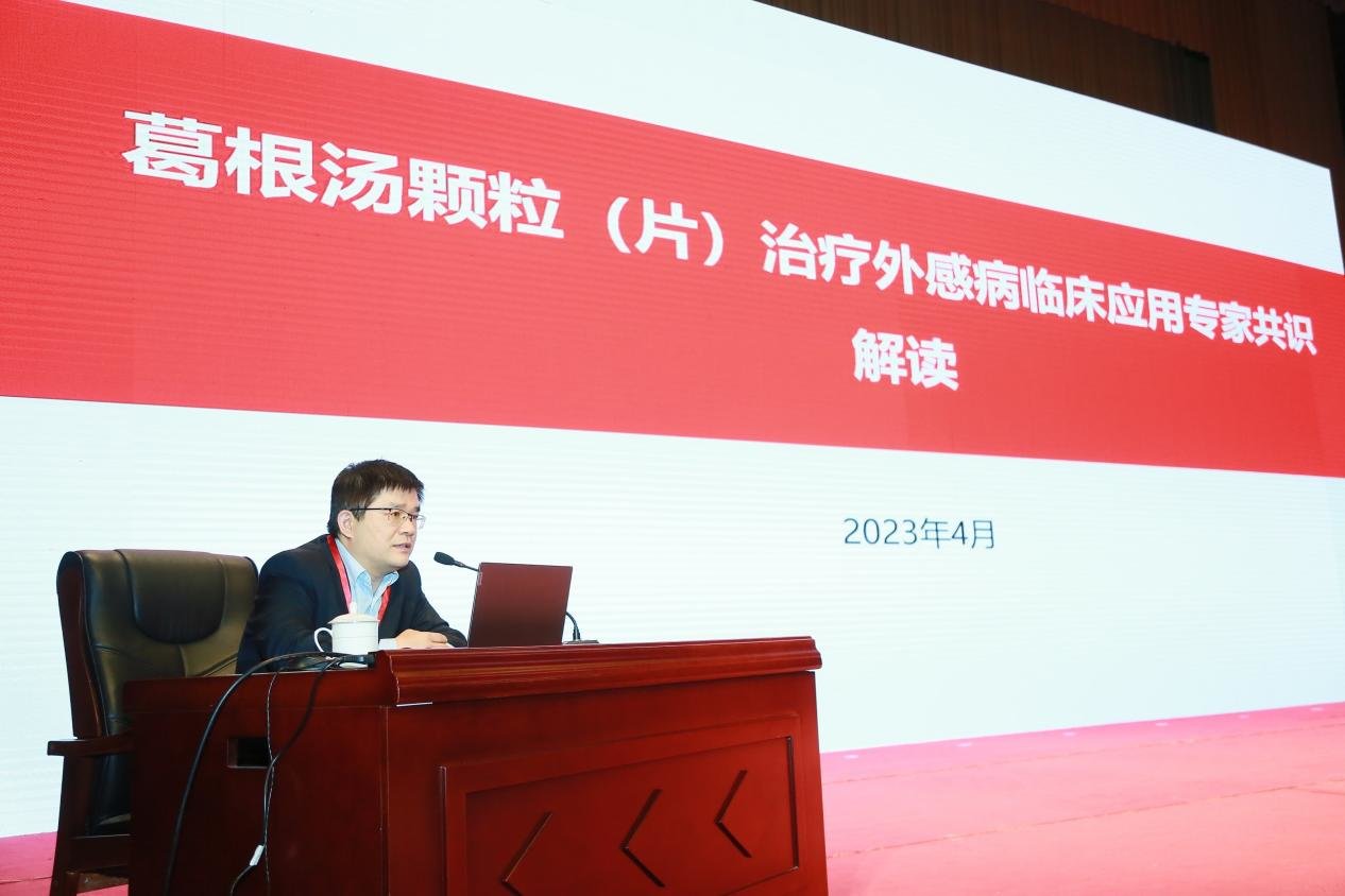 山东省中医院呼吸与危重症医学科副主任何荣