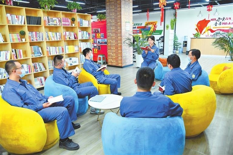 青年团员开展读书活动丰富业余生活