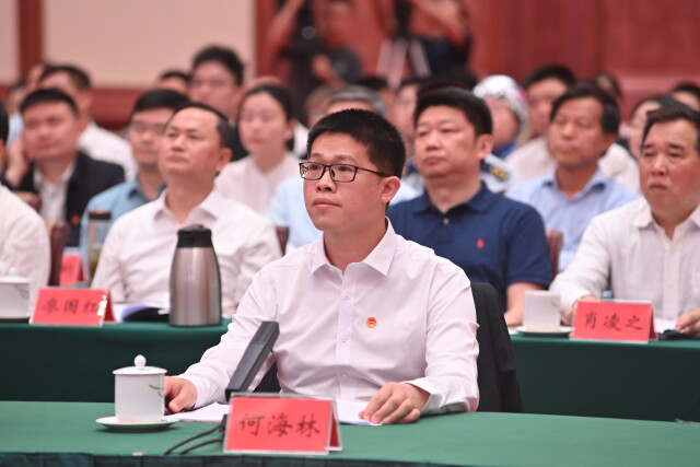 会上,何海林等6位湖湘青年代表发言交流.