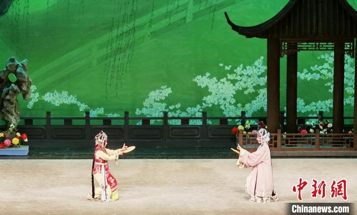 图为昆曲《牡丹亭》演出剧照。 李楠 摄