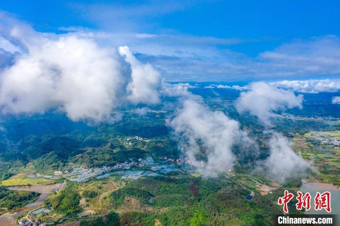 雨后放晴云雾缭绕航拍赣鄱大地壮美风光