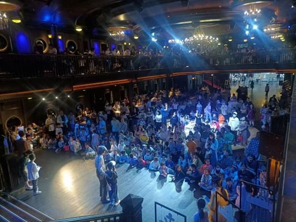 “五一”期间知音号演出座无虚席。 通讯员供图