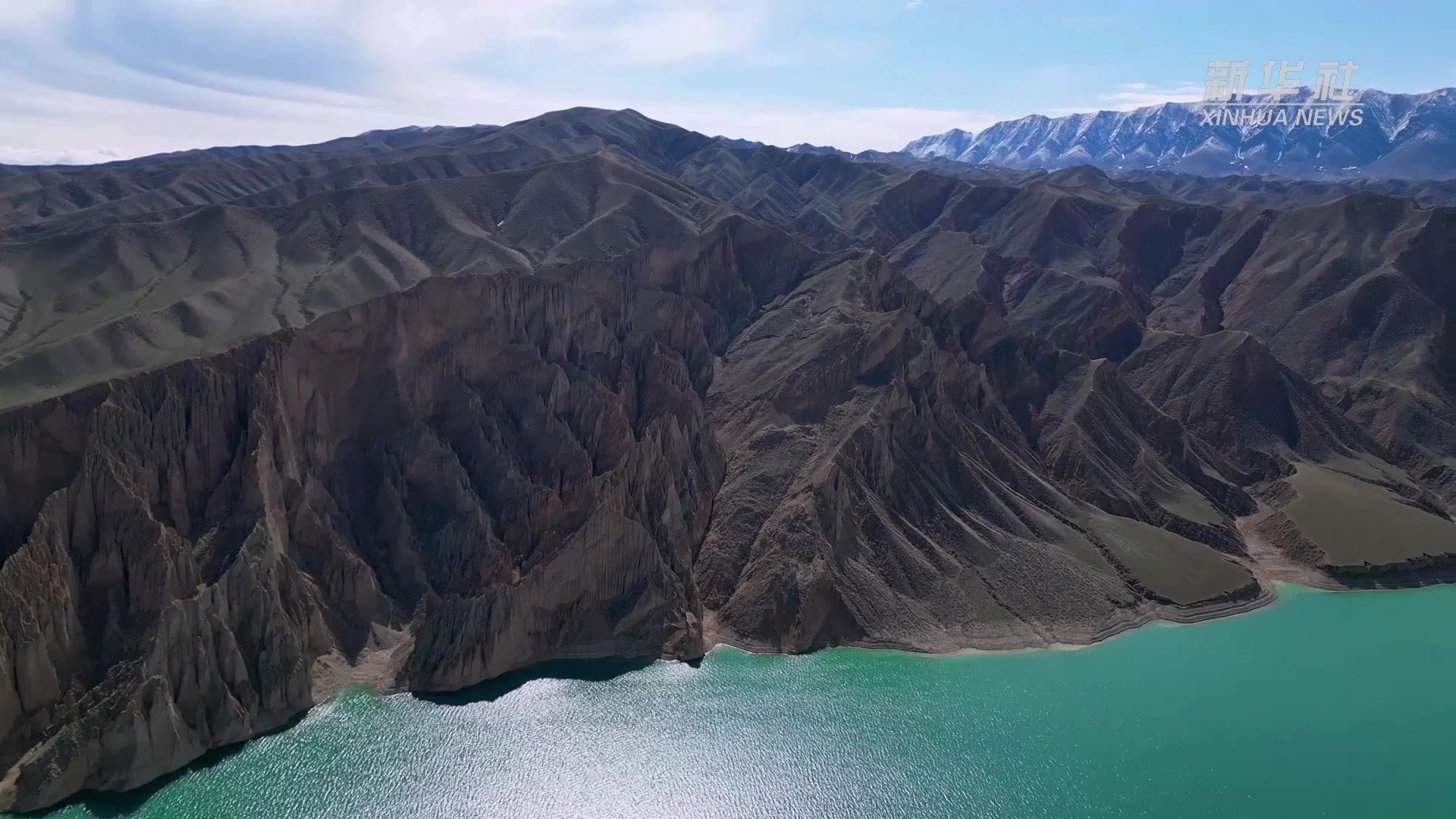 千城胜景｜新疆昌吉市：一湾碧水照峡谷