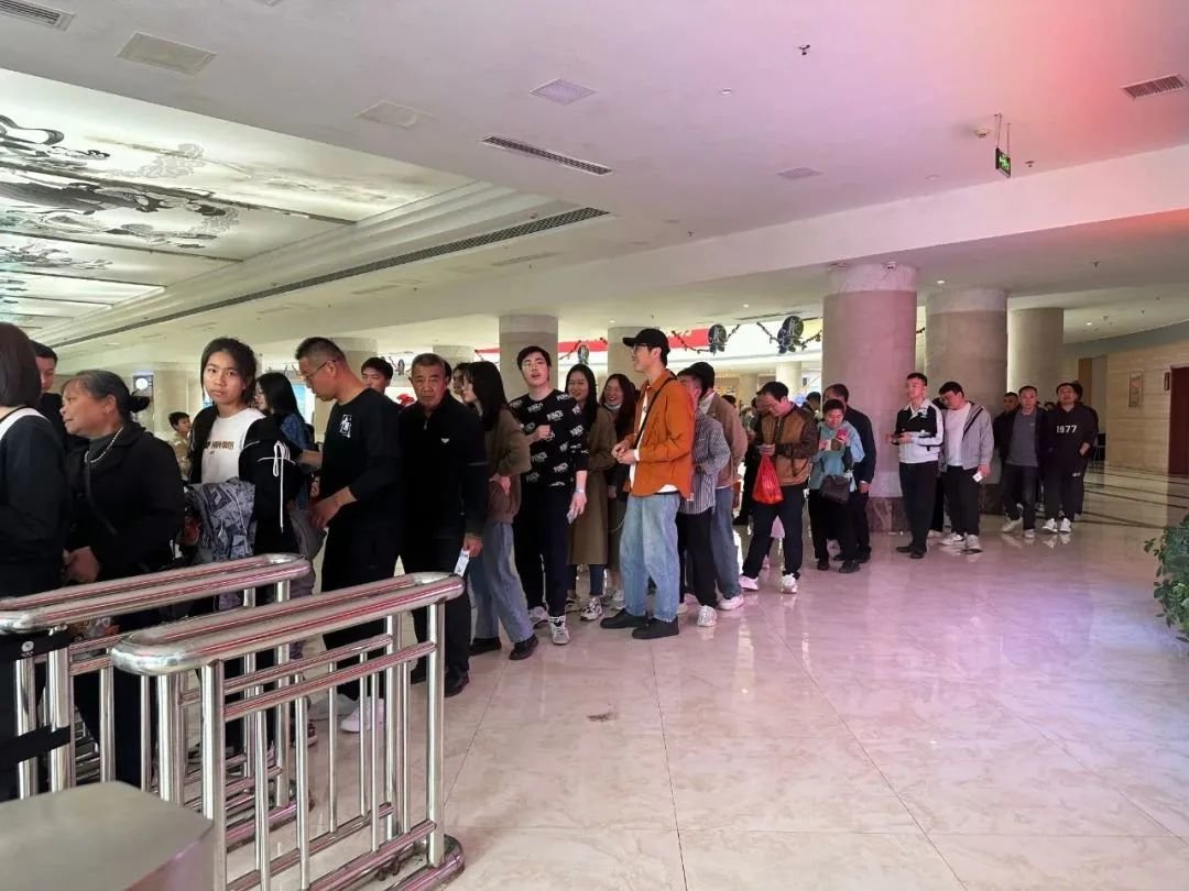 五一假期江西旅游火爆 南昌各景区现“人从众”