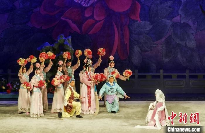 图为昆曲《牡丹亭》演出剧照。 李楠 摄