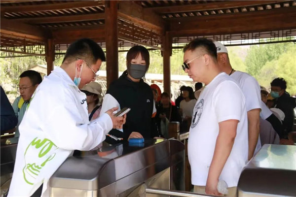 保定野三坡景区管委会：“五一”小长假进入景区游客18.6万人次