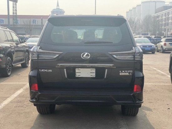 21款雷克萨斯lx570采用半苯胺高级真皮座椅辅以精致考究