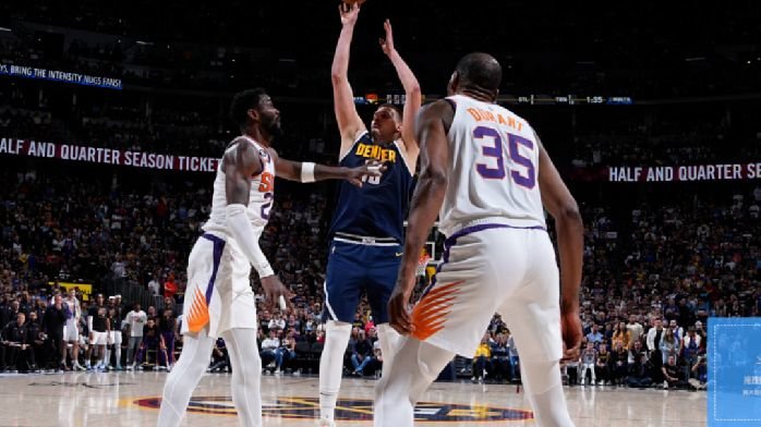  约基奇与哈登的巅峰对决谁才是真正的球场指挥官