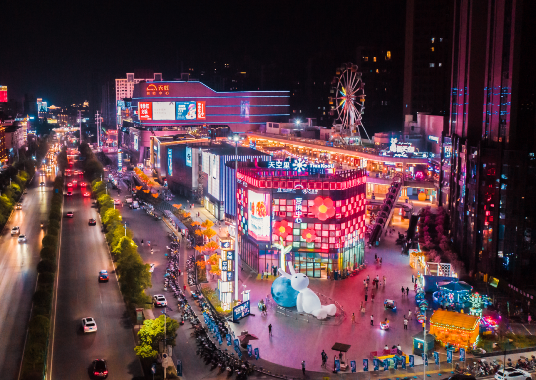 五一假期江西旅游火爆 南昌各景区现“人从众”