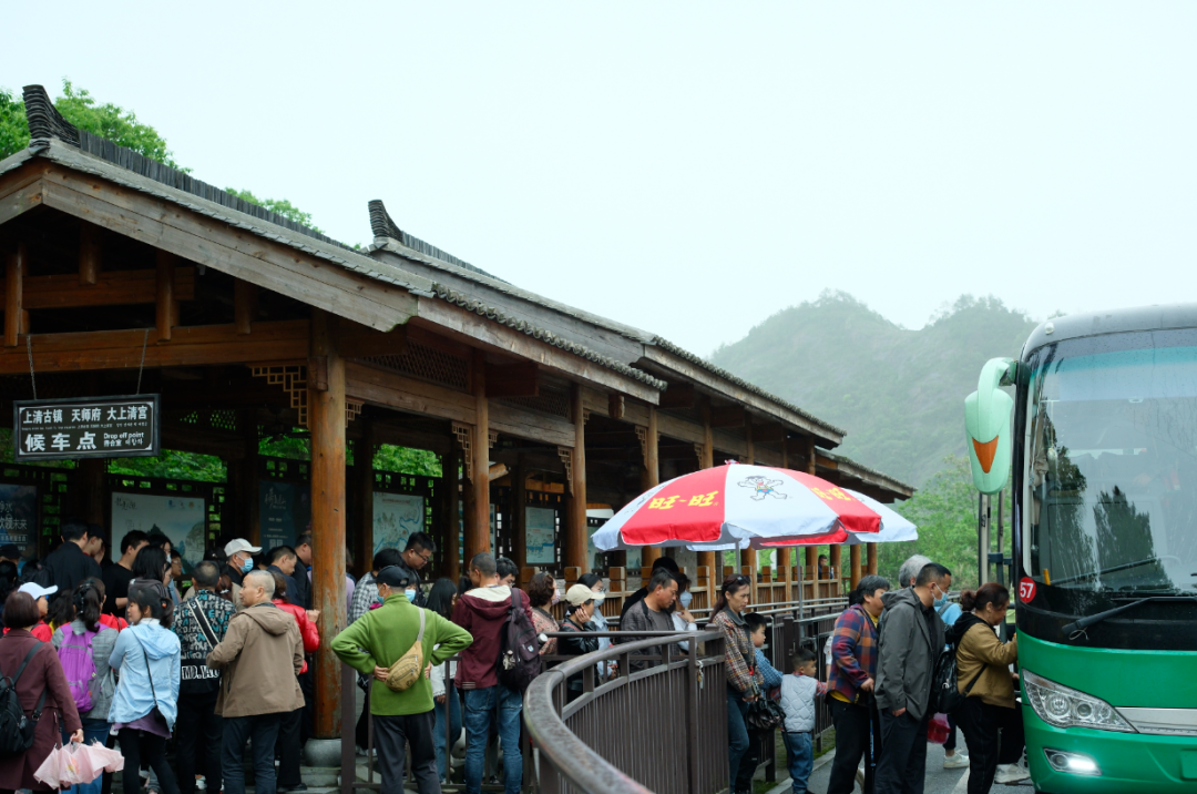 五一假期江西旅游火爆 南昌各景区现“人从众”