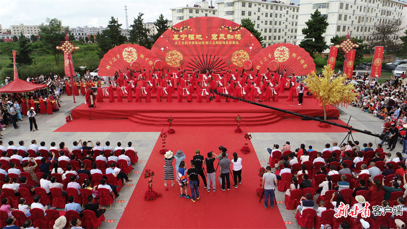 正宁县举办倡导移风易俗、树立文明新风集体婚礼