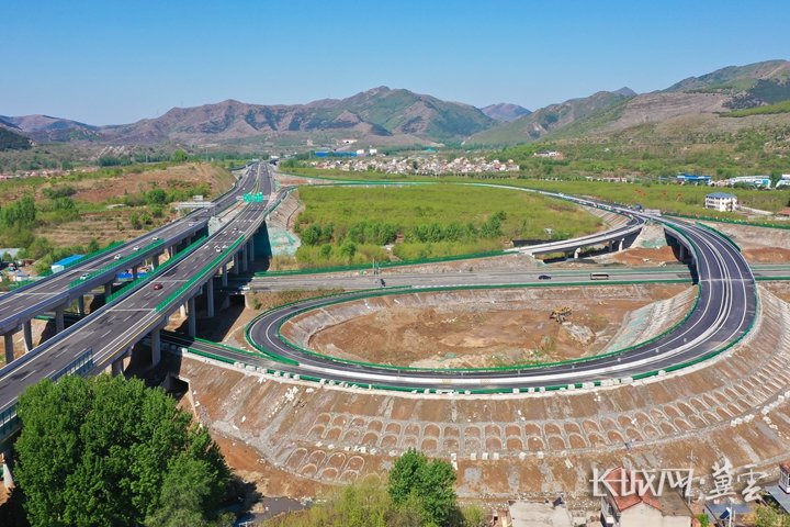 京秦高速公路迁西段台头互通区.李少华 摄