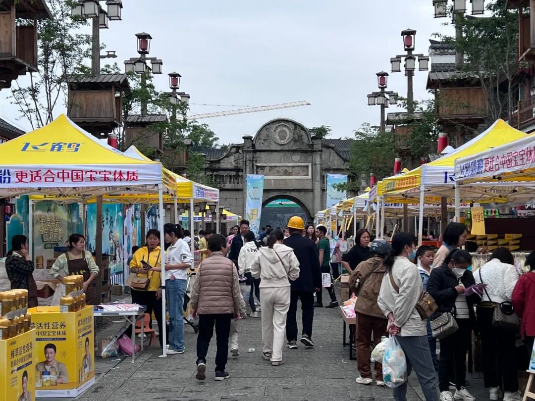 五一假期江西旅游火爆 南昌各景区现“人从众”