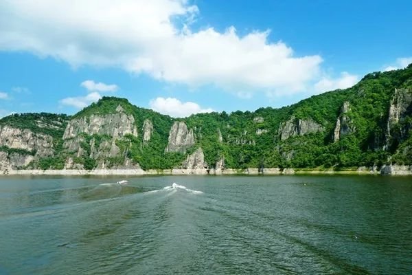 旅游区风景图片 BFF5E8CE38EDCD21A219CB05B9520845A97A9D2E_size47_w600_h400.jpg