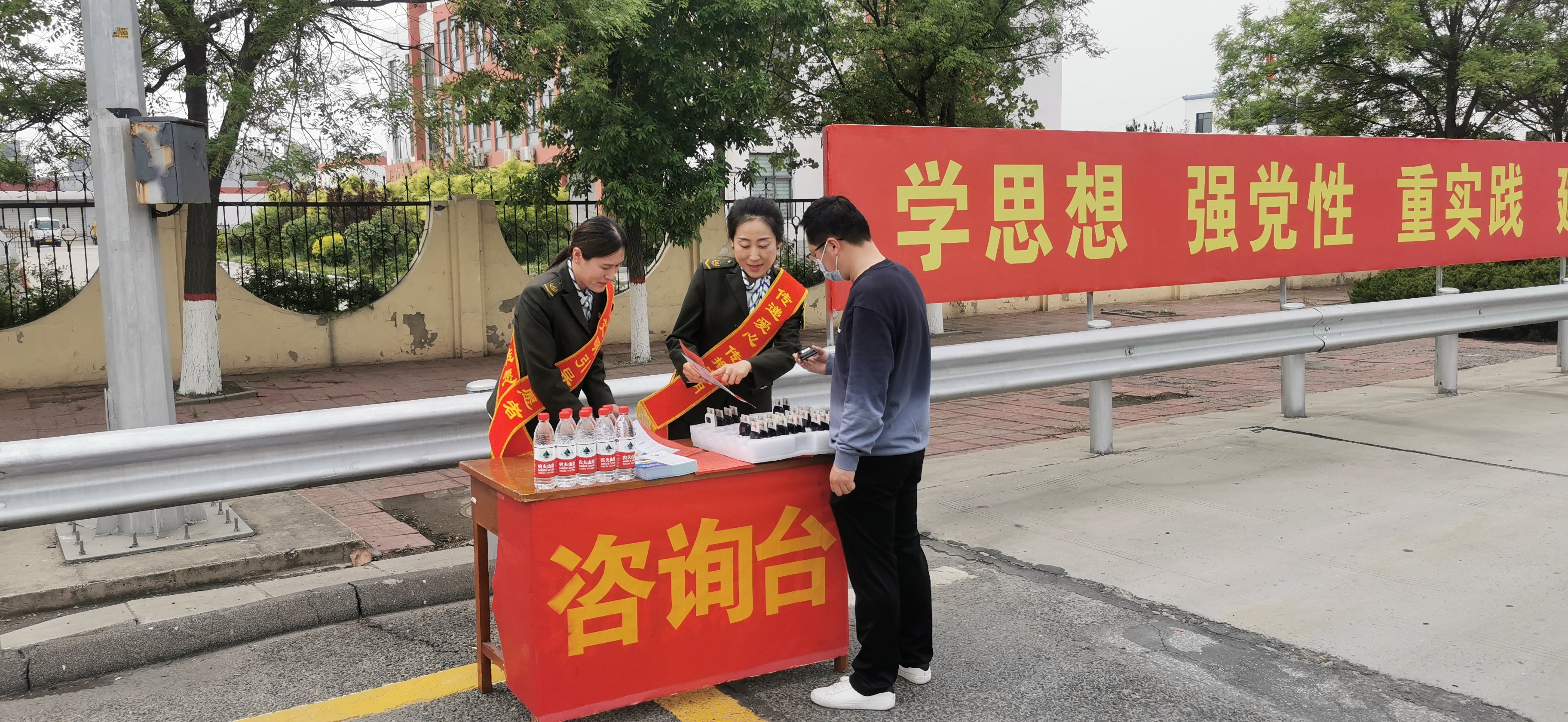 河北高速集团：在“五一”服务保畅中深入践行主题教育