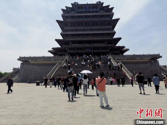 鹳雀楼景区游客激增永济政府开辟1500个免费停车位