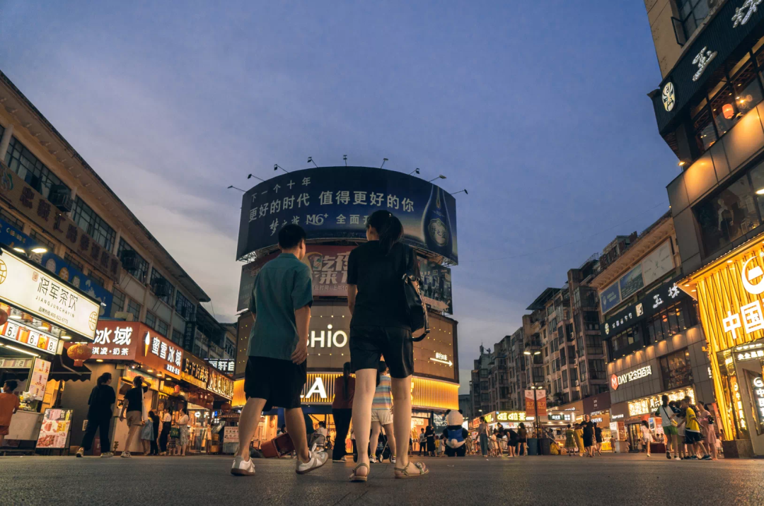 五一假期江西旅游火爆 南昌各景区现“人从众”