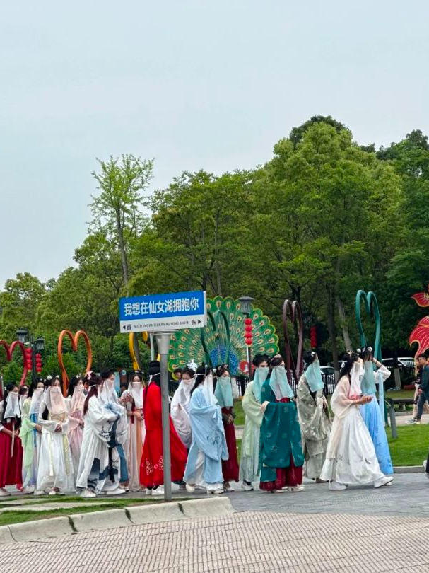 五一假期江西旅游火爆 南昌各景区现“人从众”