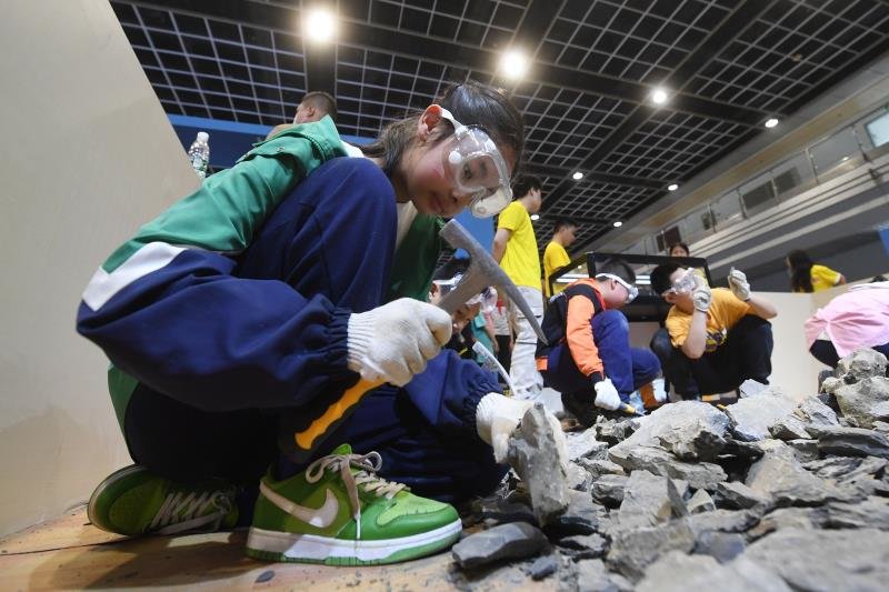 2023中国南京（国际）矿博会开幕 数十万件矿物宝石化石集体亮相