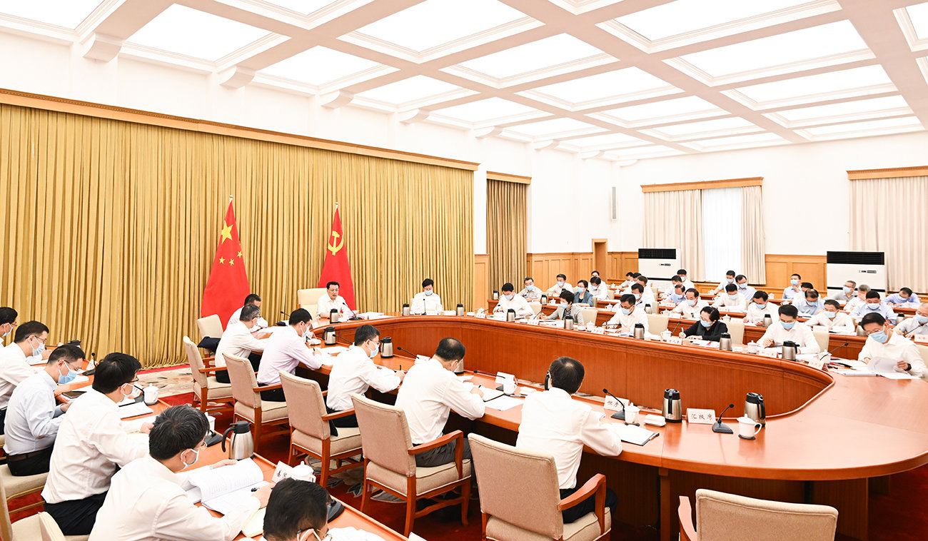 5月4日上午，市委常委会举行扩大会议，市委书记袁家军主持并讲话。苏思 摄