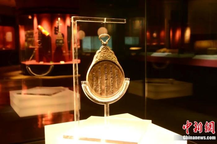 元代八思巴文银字符牌 戴文昌 摄