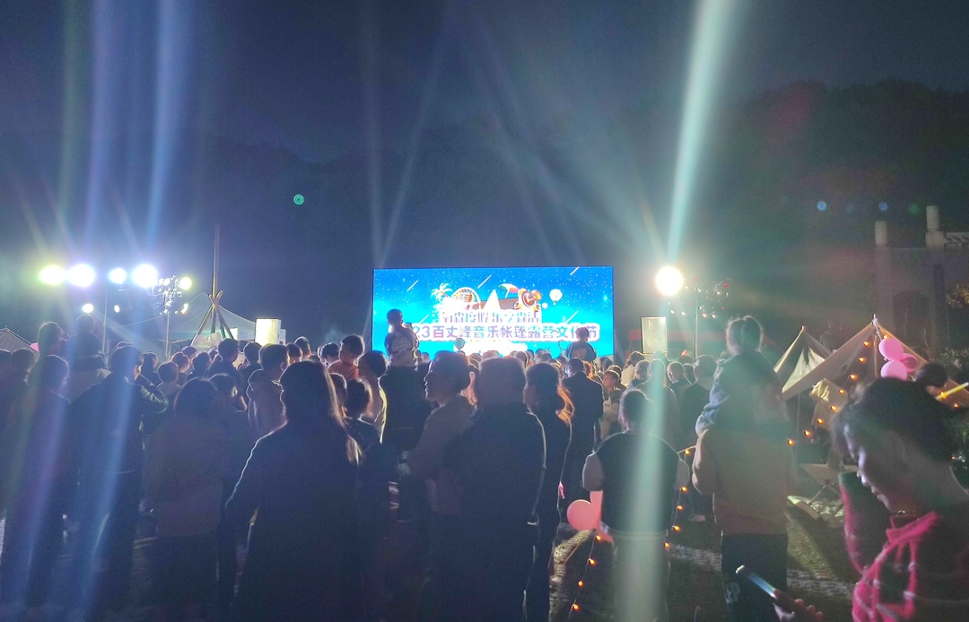 五一假期江西旅游火爆 南昌各景区现“人从众”