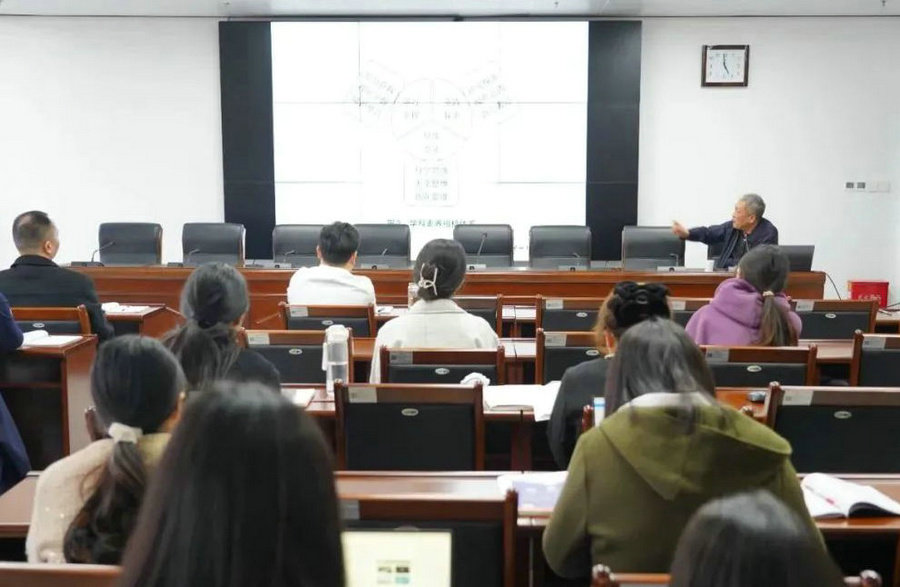 郑州市第五十六高级中学:三尺讲台天地宽,一寸丹心育桃李