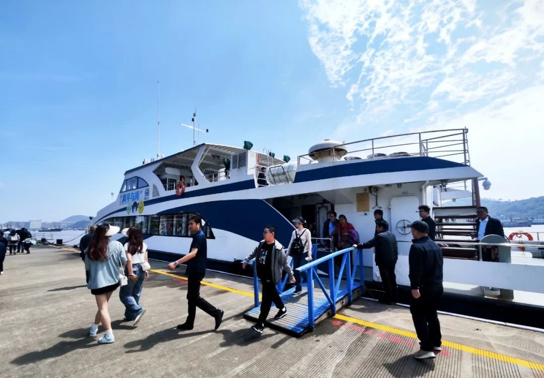 人人人人全是人三年来宁波水路客运量又创新高