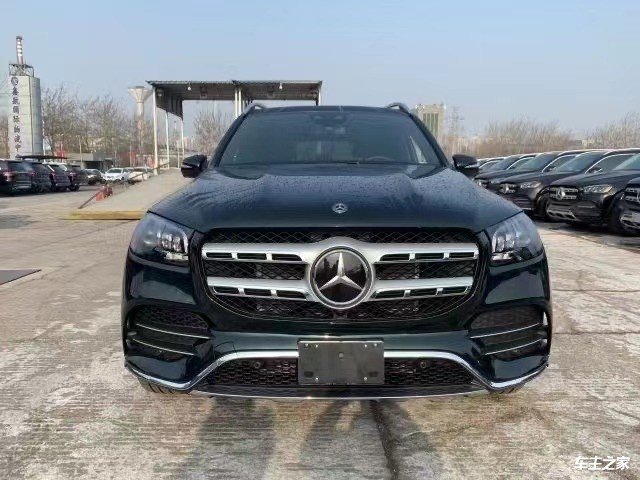 21款奔驰gls580库存放价168万全国分期
