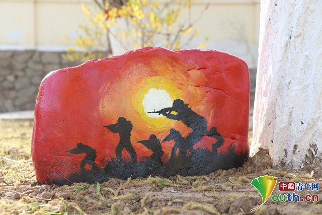 文化石作品展示 中国青年网通讯员 张倚铭 摄