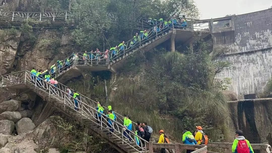 五一假期江西旅游火爆 南昌各景区现“人从众”