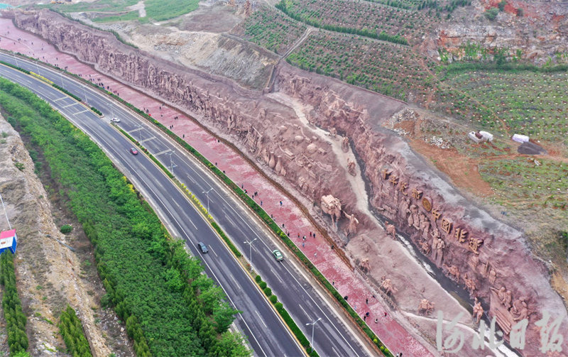 河北峰峰：大型磁州窑山体浮雕来了1.jpg