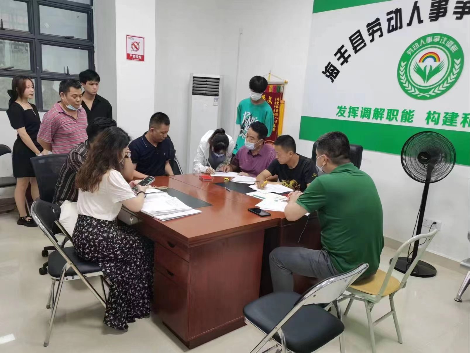 汕尾唯一！海丰县劳动人事争议调解中心喜挂“金牌”