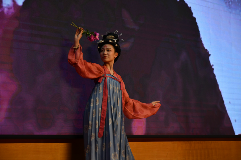 百场文化精品进校园活动启动 汉服长春走进吉大校园上了一堂精彩的传统文化课