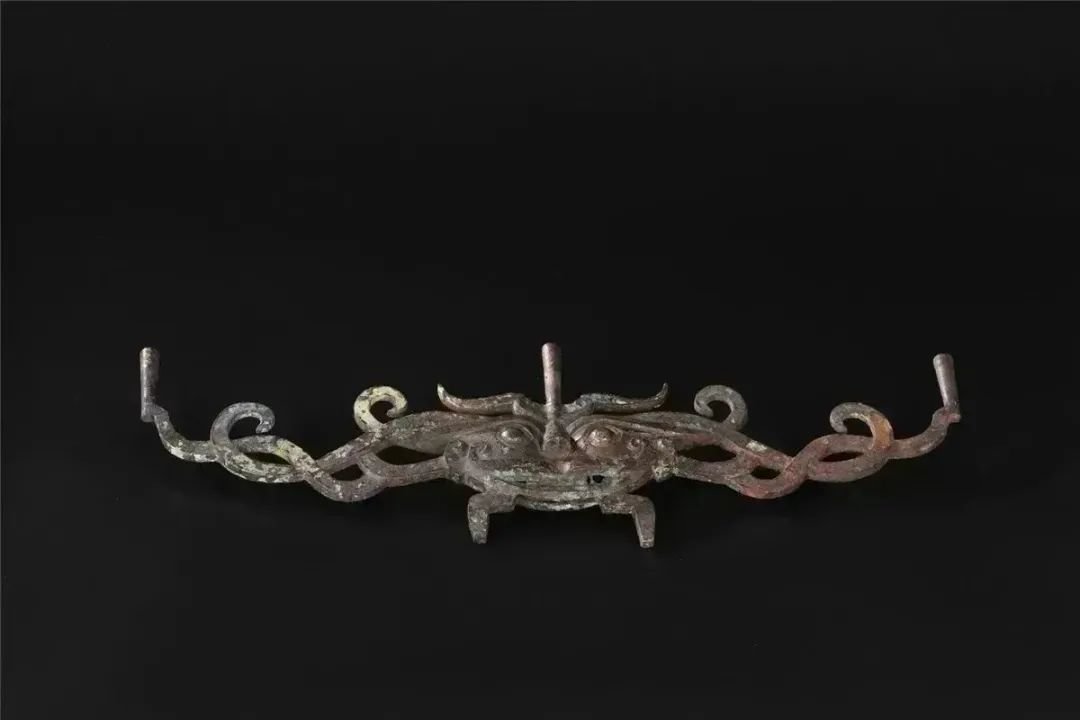 双面兽首鎏金铜屏风顶饰