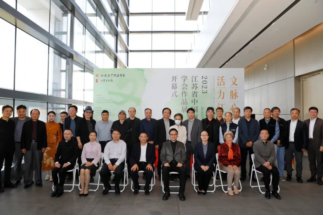 出席嘉宾合影留念