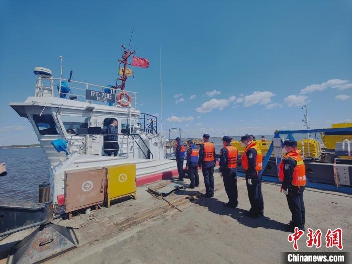 “华夏东极”莽吉塔深水港迎来2023年首航外轮入境