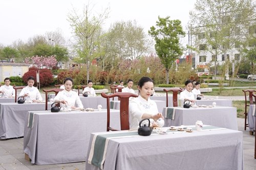 青岛职业技术学院坚持“三味”让主题教育“其味无穷”