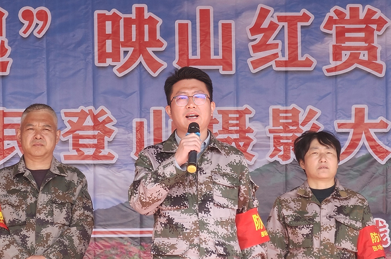 承德市围场县大唤起乡千亩咉山红竞相盛开