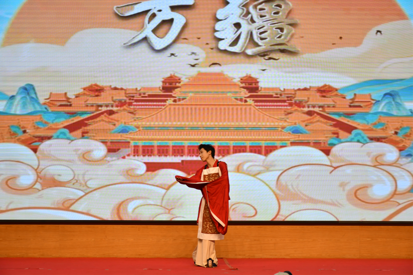 百场文化精品进校园活动启动 汉服长春走进吉大校园上了一堂精彩的传统文化课